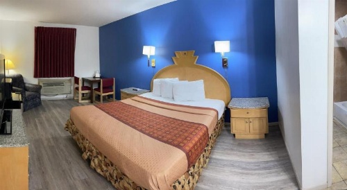 Travelodge by Wyndham Junction City image 1